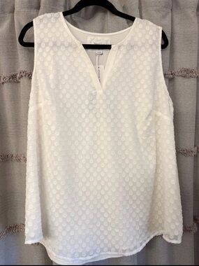 Market & Spruce Off White V-Neck SleevelessLined Top w/Dot Pattern-SIZE 1X. NWT